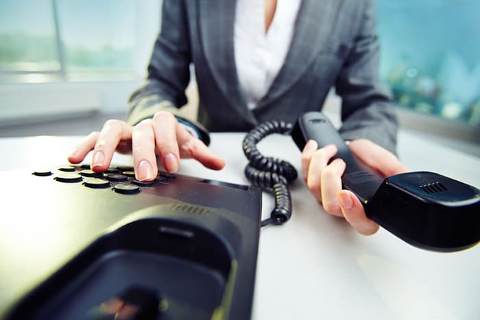 lady phone dialing