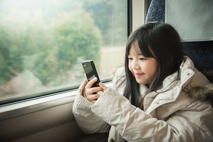 japan kid cellphone