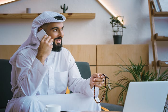 An image of a man using UAE virtual phone numbers.